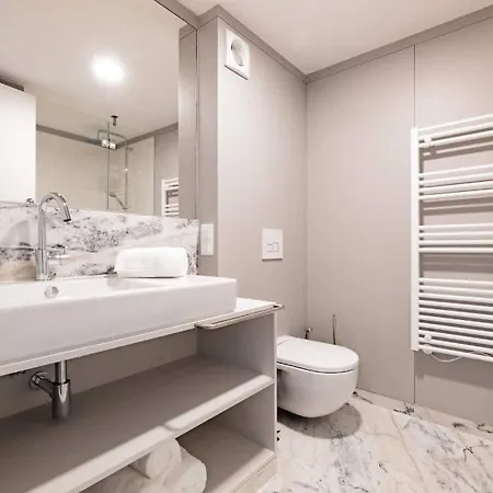 Vip! Luxury Suite In An 18Th C. Palace - Downtown *